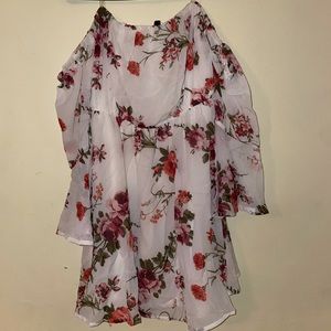 Summer dress. Floral. Flowy. picnic